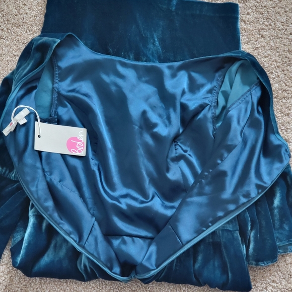 ♥️NWT♥️ BODEN WOMENS VELVET DRESS - Picture 2 of 13